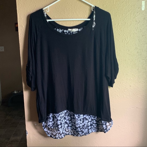 Tops - Black and White Flower Blouse